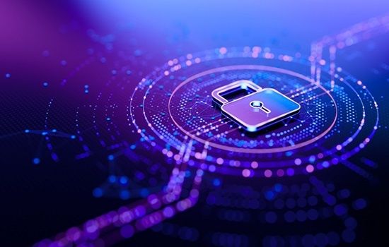 Digitaal hangslot als symbool voor cybersecurity en gegevensbescherming
